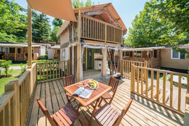 Glamping op Camping Hu Norcenni Girasole Village in Toscane