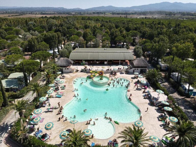 het zwembad van camping free time in toscane