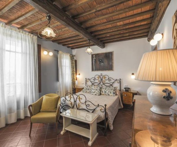 borgo tre rose in montepulciano slaapkamer