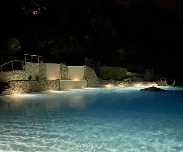 Camping Barco Reale Toscane zwembad in de avond
