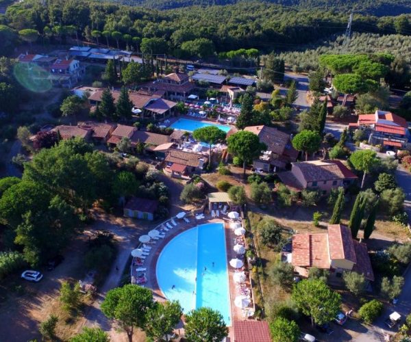 Camping Centro Vacanze II Borgo Toscane bovenaanzicht van de camping