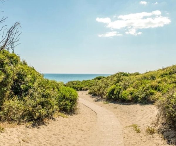 Camping Club Degli Amici looppad naar het strand