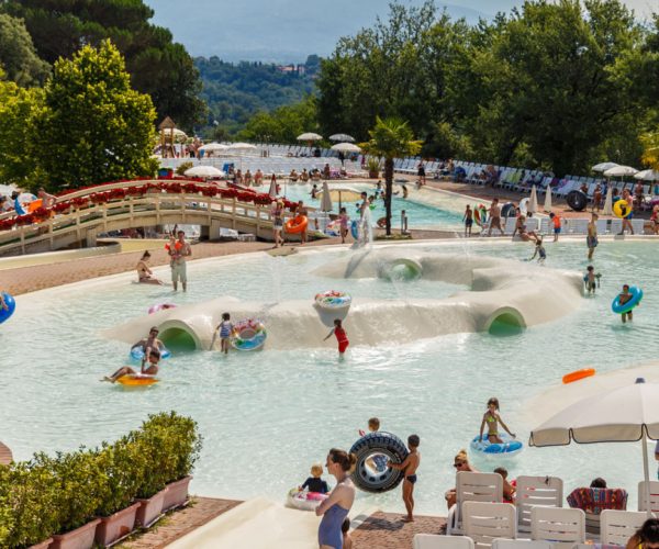Lagune zwembad van Camping Hu Norcenni Girasole Village in Toscane