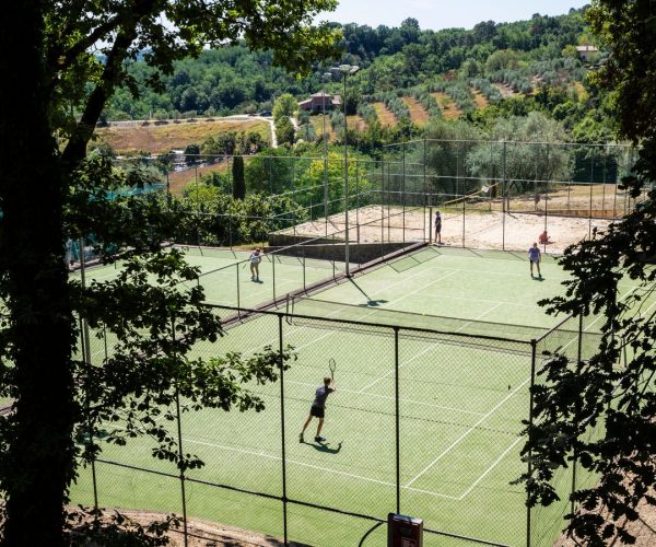 Sportvelden op Camping Hu Norcenni Girasole Village in Toscane