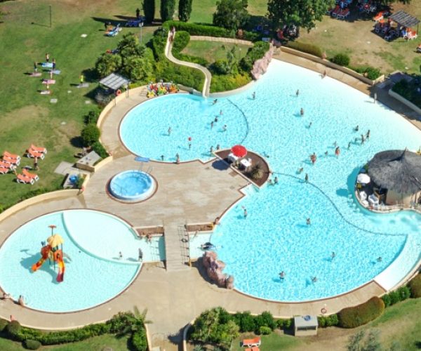Camping Le Capanne Toscane bovenaanzicht zwembad