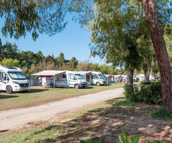 Staanplaatsen op camping mareblu in toscane