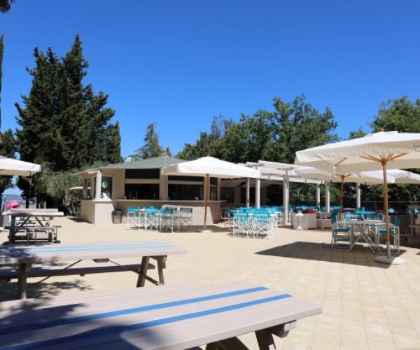Camping Vallicella glamping resort toscane terrasje