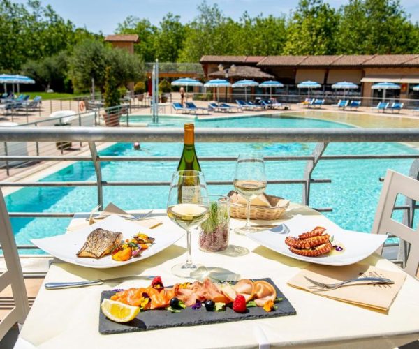 Restaurant op camping village baia azzura in toscane