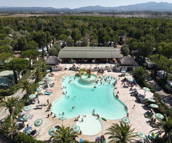 het zwembad van camping free time in toscane