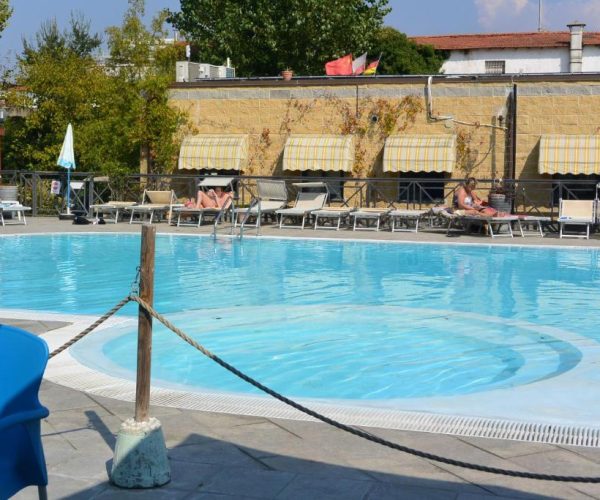 Camping village torre pendente toscane zwembad