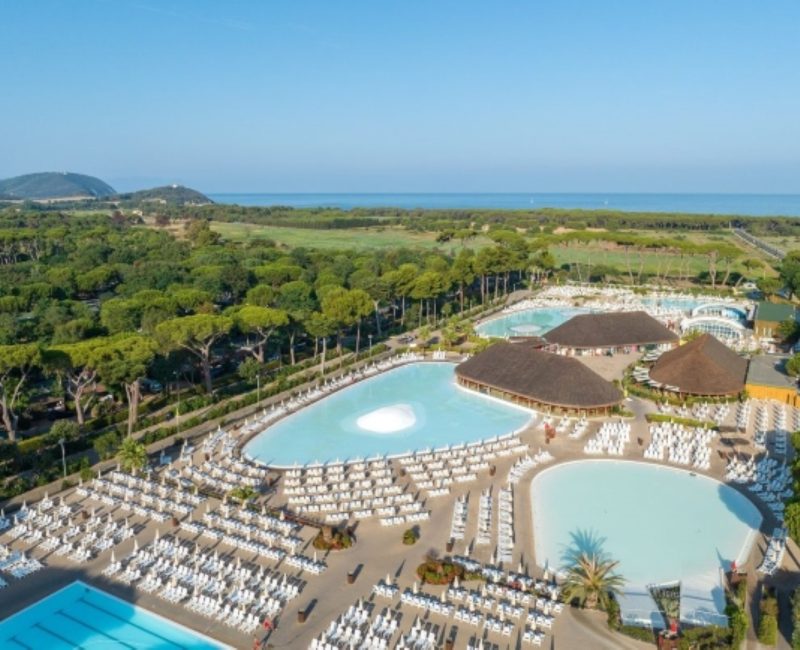 De zwembaden van Camping Park Albatros in Toscane aan zee