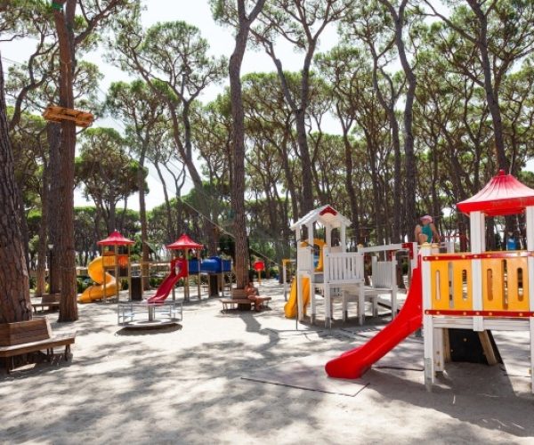 Camping Hu Park Albatros village speeltuin