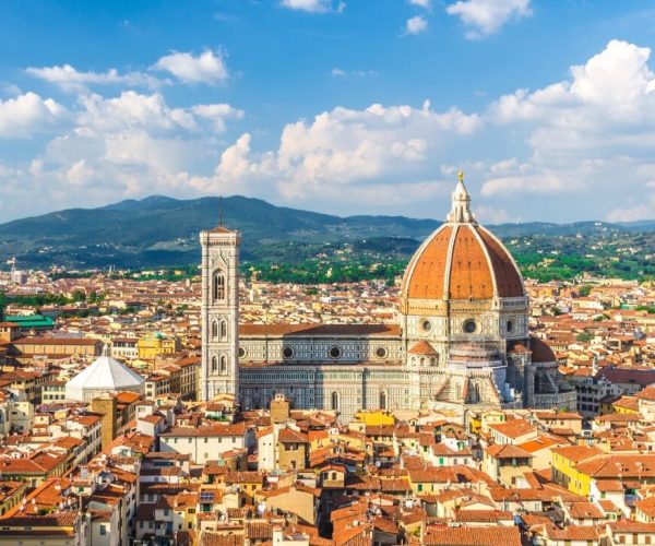kamperen op een camping vlakbij de stad florence in italie
